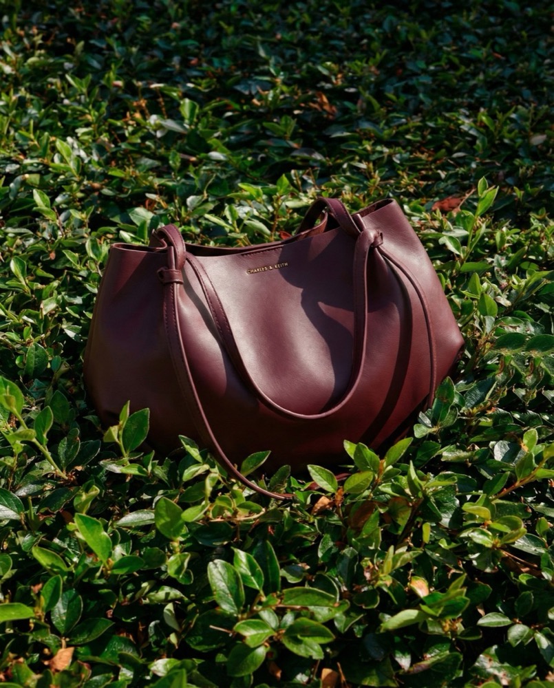 AI-generated bag product photography — studio and lifestyle compositions for e-commerce across multiple colourways